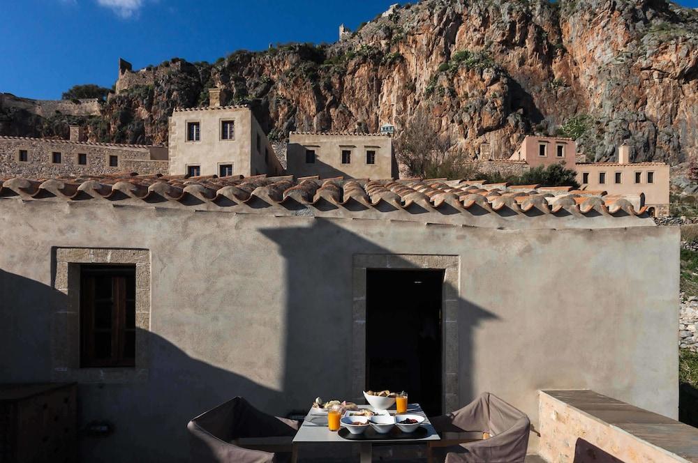 Апартаменты House In The Castle Монемвазия Экстерьер фото